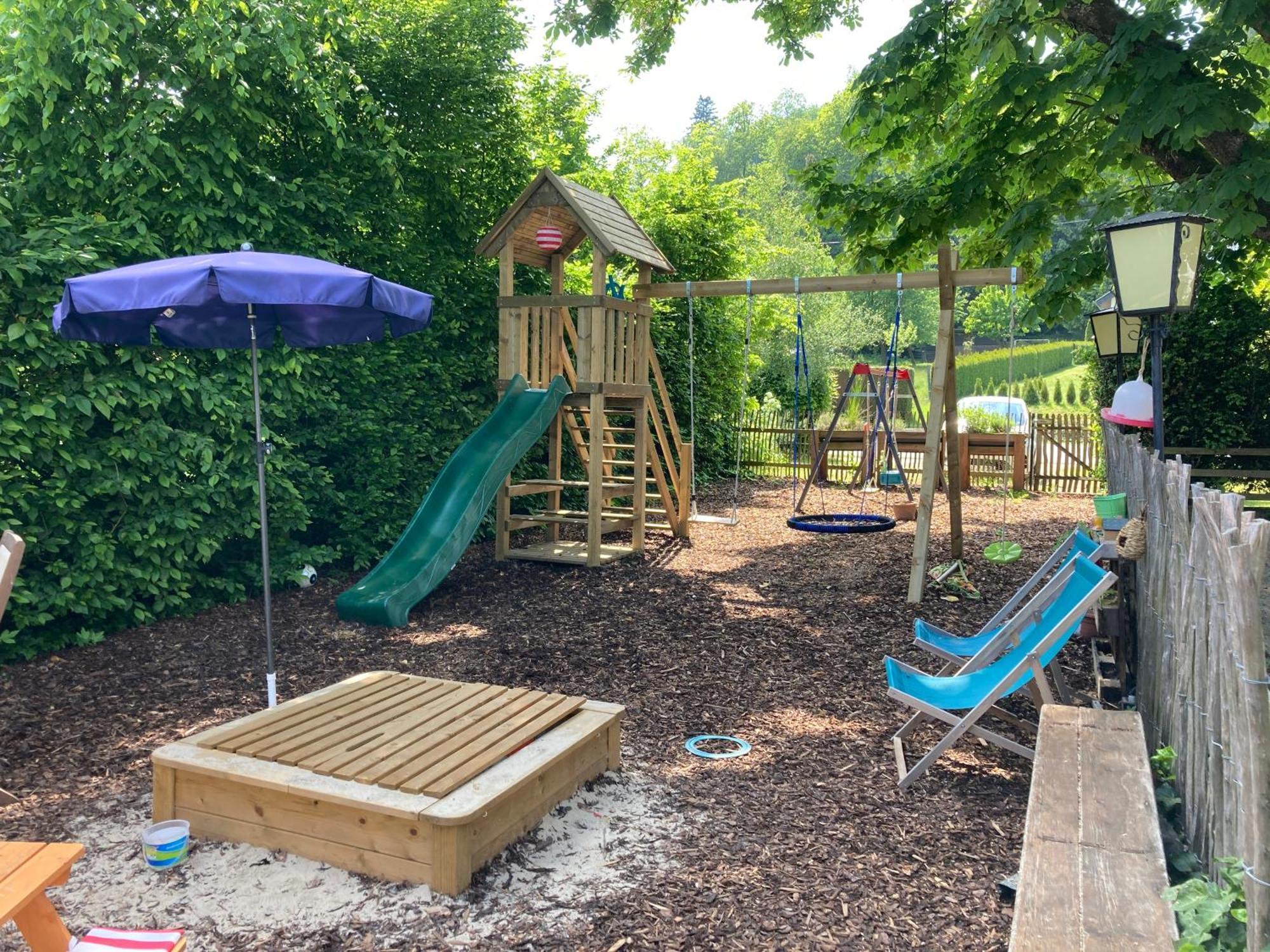 Hinkelshof - 3 Gaestezimmer - Naturnah, Oekologisch, Urig, Selbstversorgerkueche Korperich