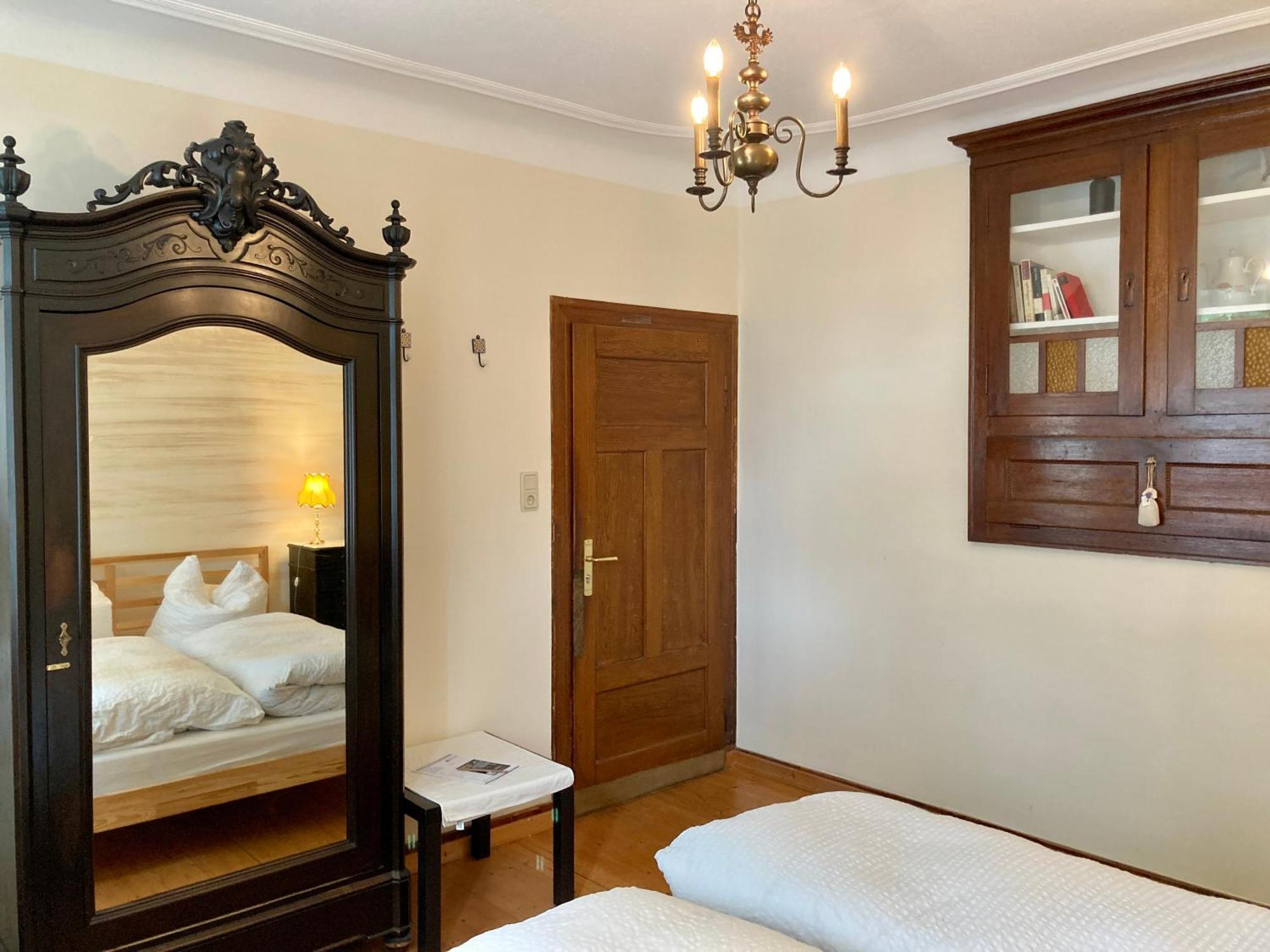 Hinkelshof - 3 Gaestezimmer - Naturnah, Oekologisch, Urig, Selbstversorgerkueche Korperich